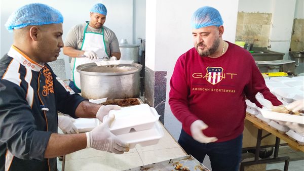 قبطى يقيم أكبر مائدة