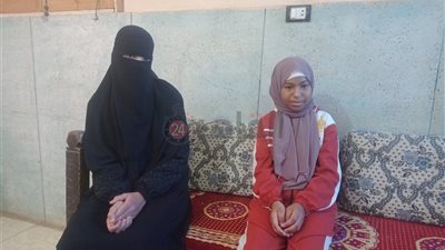 ملك تواجه آلامها بحفظ القرآن الكريم أثناء جلسات الغسيل الكلوي.. ووالدتها: حاولت أتبرعلها بكليتي ومنفعش