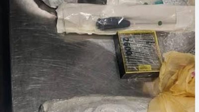 ضبط راكب في مطار القاهرة حاول تهريب 21 ألف وحدة مستلزمات طبية