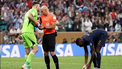 رسميًا.. فيفا يصدر قانونًا بمنع تشتيت الحراس لمُسددي ركلات الجزاء