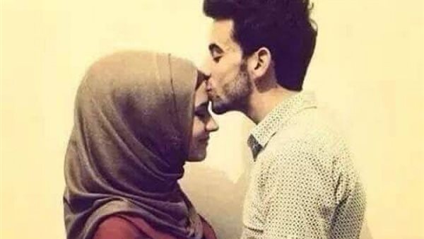 تقبيل زوج لزوجته