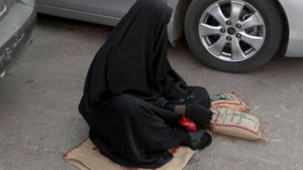 متسولة بنقاب-أرشيفية