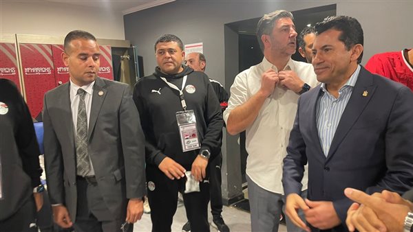 وزير الرياضة مع فيتوريا