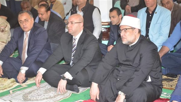 وزير الأوقاف ومحافظ