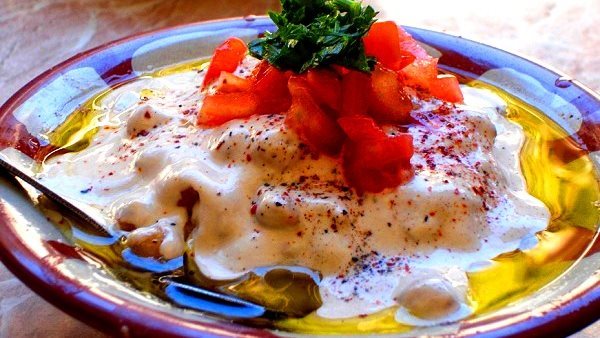 طريقة عمل الفول بالطحينة