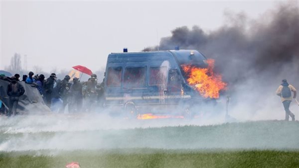 اشتباكات بين الشرطة