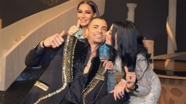 حسن شاكوش وزوجته