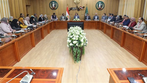 جانب من لقاء محافظ