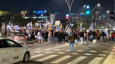 رغم الاحتجاجات.. نتنياهو يواصل تنفيذ خطته القضائية وقائد الشرطة يتوعد المتظاهرين