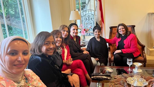 وزيرة الهجرة