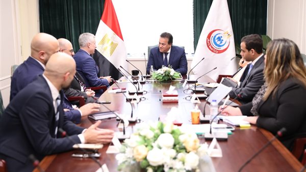 اجتماع وزير الصحة