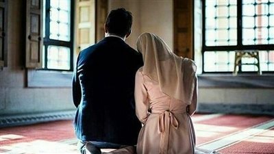 حكم صيام الزوج الذي جامع زوجته قبل الفجر ولم يغتسل حتى طلوع النهار.. الإفتاء توضح 