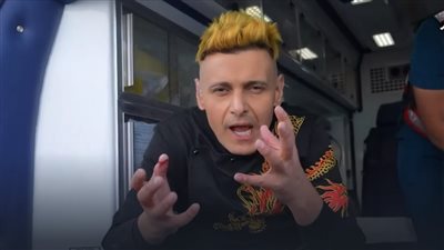 ثعبان يلدغ رامز جلال في برنامجه: شرب من دمي وبضحي عشان الجمهور