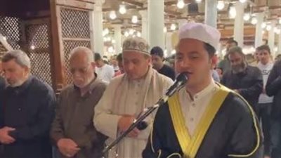 من بينها جامع عمرو بن العاص.. إقبال كبير من المصلين لأداء صلاتي العشاء والتروايح بالمساجد | بث مباشر 