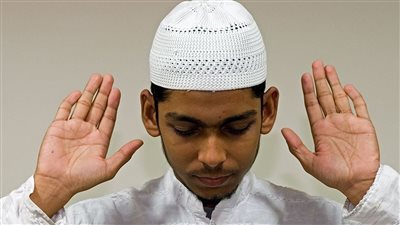 دعاء الاستفتاح في الصلاة وفقا للأحاديث النبوية الصحيحة.. تعرف على حكمه