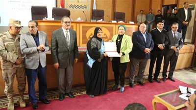 محافظ كفر الشيخ يكرم الأمهات المثاليات ويعلن عن رحلات عمرة لهم