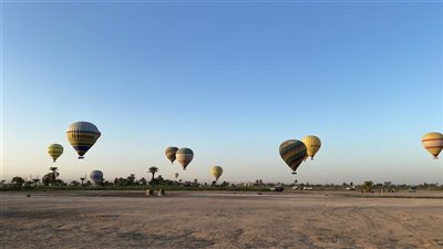 تعليق رحلات البالون الطائر بالأقصر غدا لحين تحسن الأحوال الجوية