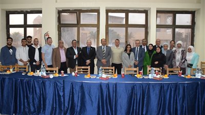 رئيس جامعة حلوان يشارك طلاب المدن الجامعية في إفطار رمضان|صور