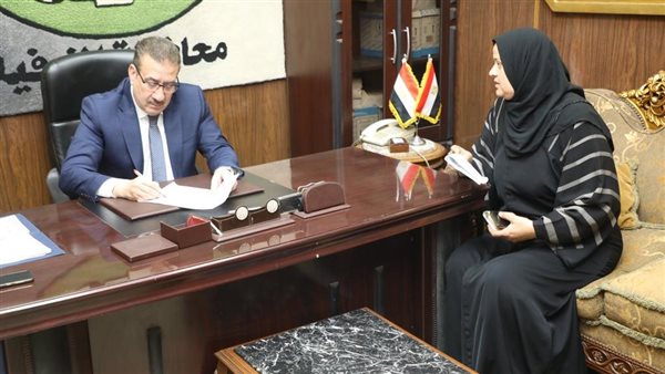 جانب من لقاء محافظ