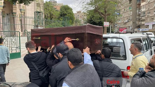 جثمان والدة الفنان