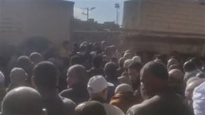 المئات يشيعون جثمان مسن توفي في حادث عقب صلاة التراويح بالمنوفية | بث مباشر 