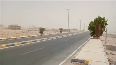 اغلقوا النوافذ وهدوا السرعة.. إدارة أزمات سفاجا تحذر من عاصفة ترابية | صور