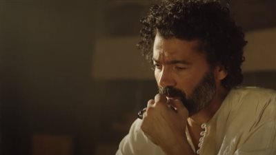  ملخص الحلقة 8 من مسلسل رسالة الإمام| خالد النبوي يمتنع عن الطعام.. ويتحدث مع الله: جعلت الرجا مني لعفوك