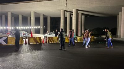 تحويلات مرورية بعد هبوط أرضي بكوبري في بنها بطريق إسكندرية الزراعي│ صور