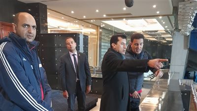 وزير الرياضة يطمئن على جاهزية استاد القاهرة قبل مباراتي الأهلي والزمالك بدوري الأبطال