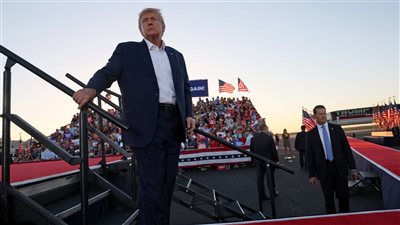 ترامب وقضية الممثلة الإباحية.. هل يمكنه الترشح لانتخابات الرئاسة رغم اتهامه رسميا؟