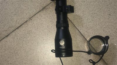 ضبط منظار يُركّب على سلاح ناري بحوزة راكب مصري بمطار القاهرة