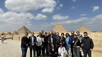 وفد منظمي الرحلات الصينيين في زيارة للمعالم السياحية بمدينتي القاهرة والأقصر