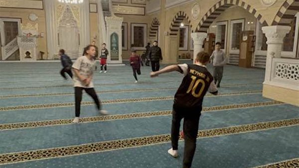 لعب الأطفال بالمساجد