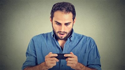 حكم مشاهدة الأفلام الإباحية في رمضان قبل وبعد الإفطار.. تزداد حرمتها 