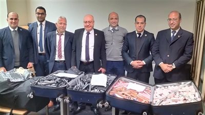 جمارك مطار القاهرة تحبط محاولة تهريب كمية من مستحضرات التجميل
