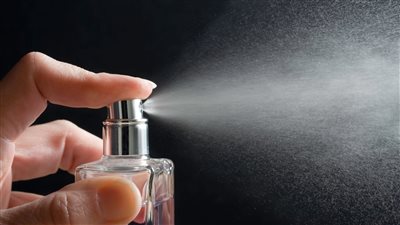 حكم العطر في نهار رمضان.. احذر منه في هذه الحالة