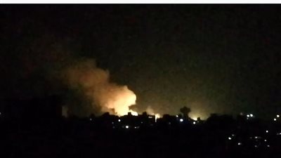 سوريا: سماع دوي انفجارات في محيط دمشق والدفاعات الجوية تتصدى لأهداف معادية 