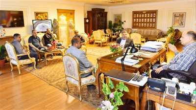 محافظ أسيوط يوجه بتفعيل إجراءات ترشيد استهلاك الكهرباء ومتابعة توفير السلع وفتح المعارض