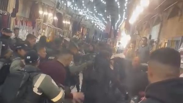 قوات الاحتلال بالمسجد