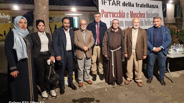 مسلم ومسيحي على مائدة