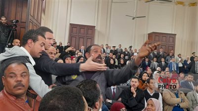 تعويض 100 مليون.. مشادات وانقسام بين الدفاع في قضية قاتل أسرته بالإسكندرية