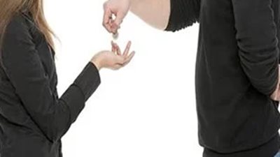 زوجة تطلب الطلاق من زوجها: بيديني 30 جنيه في اليوم