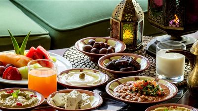 بالتزامن مع ارتفاع درجات الحرارة والصيام.. أطعمة تسبب الجفاف تجنبها