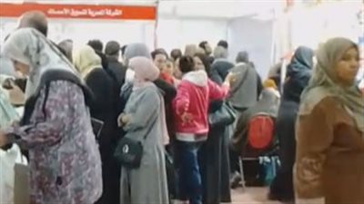 طوابير وزحام.. إقبال كثيف من المواطنين على الزيت الأوكراني بمعرض أهلا رمضان | بث مباشر